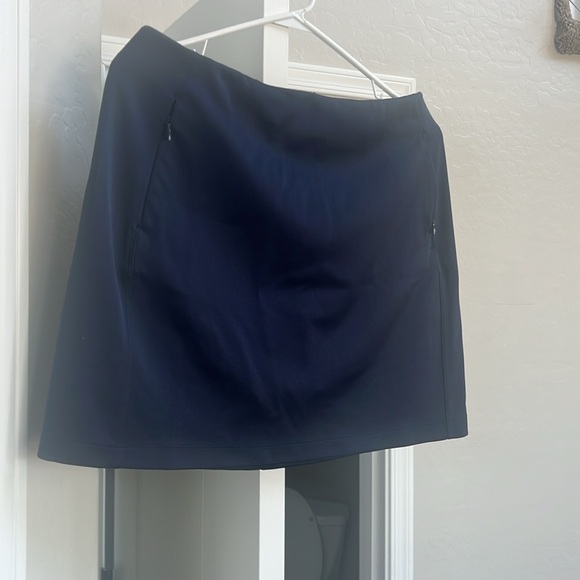 Women’s Tory Sport Golf skirt ⛳️ w/ built in shorts. Sz: Large - Picture 3 of 7